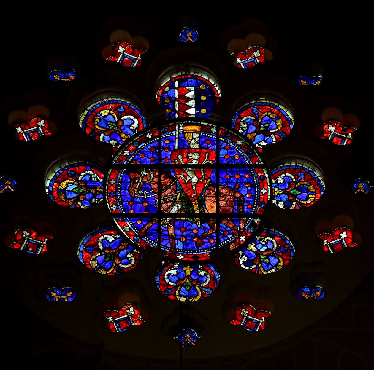 Rose vindue forestillende Simon de Montfort, Chartres katedral af French School