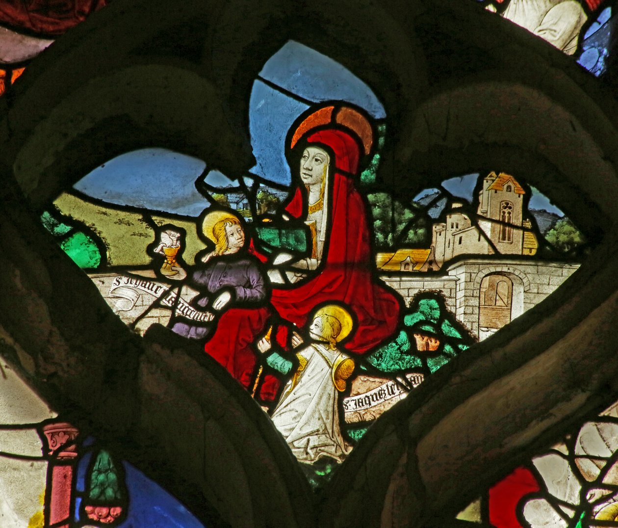 Vindue, der forestiller Mary Salome og hendes to børn: Sankt Johannes og Sankt Jakob af French School