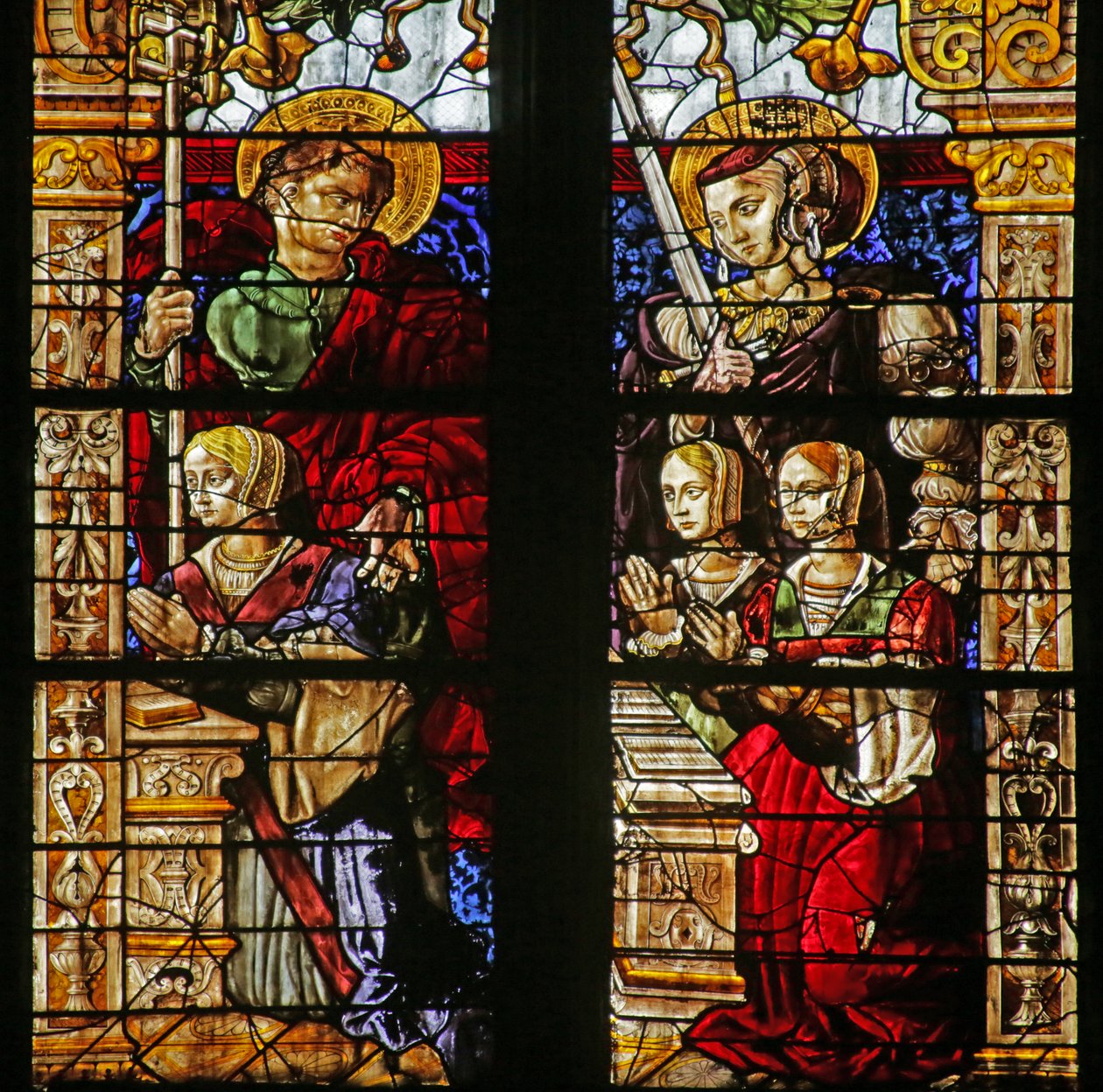 Vindue, der forestiller Philippe de Serrière med Sankt Philip, to knælende kvinder og muligvis Sankt Yolande af French School