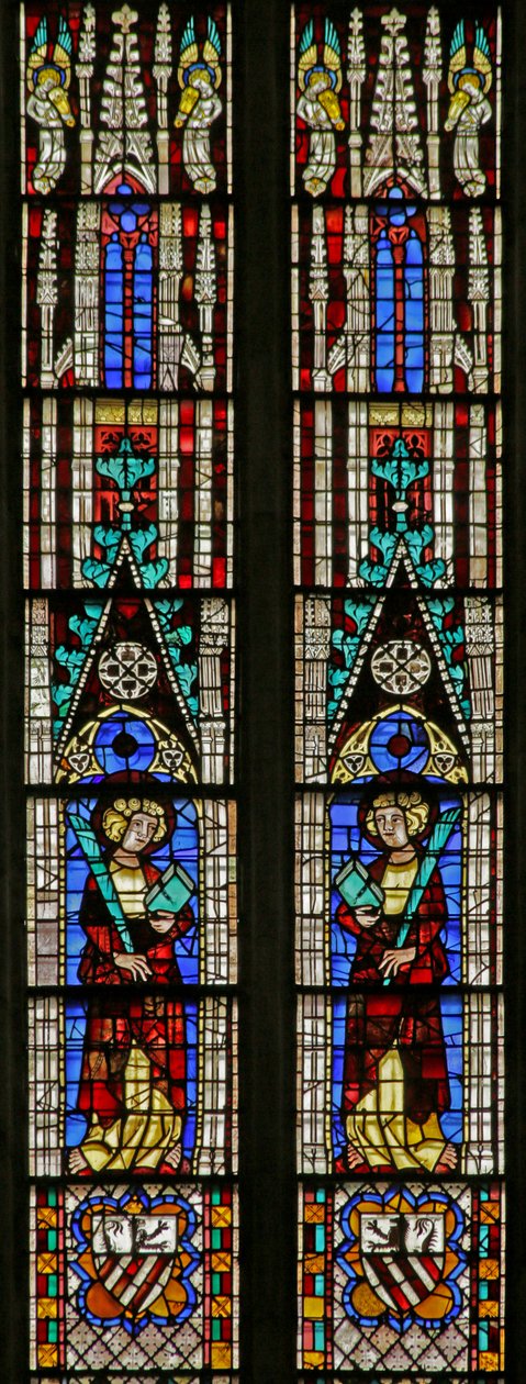 Vindue, der forestiller Saint Just og Saint Pasteur af French School