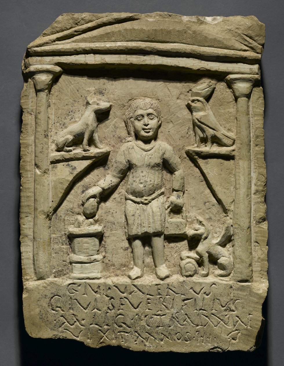 Begravelsesstela af C. Julius Valerius, lavet i Egypten (kalksten med spor af maling) af Roman