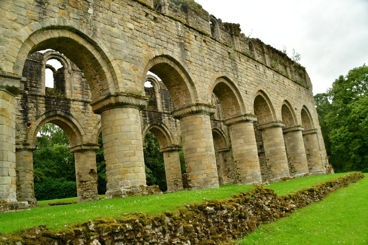 Buildwas Abbey, et middelalderligt cistercienserkloster i Shropshire, England. af Albert Mansour