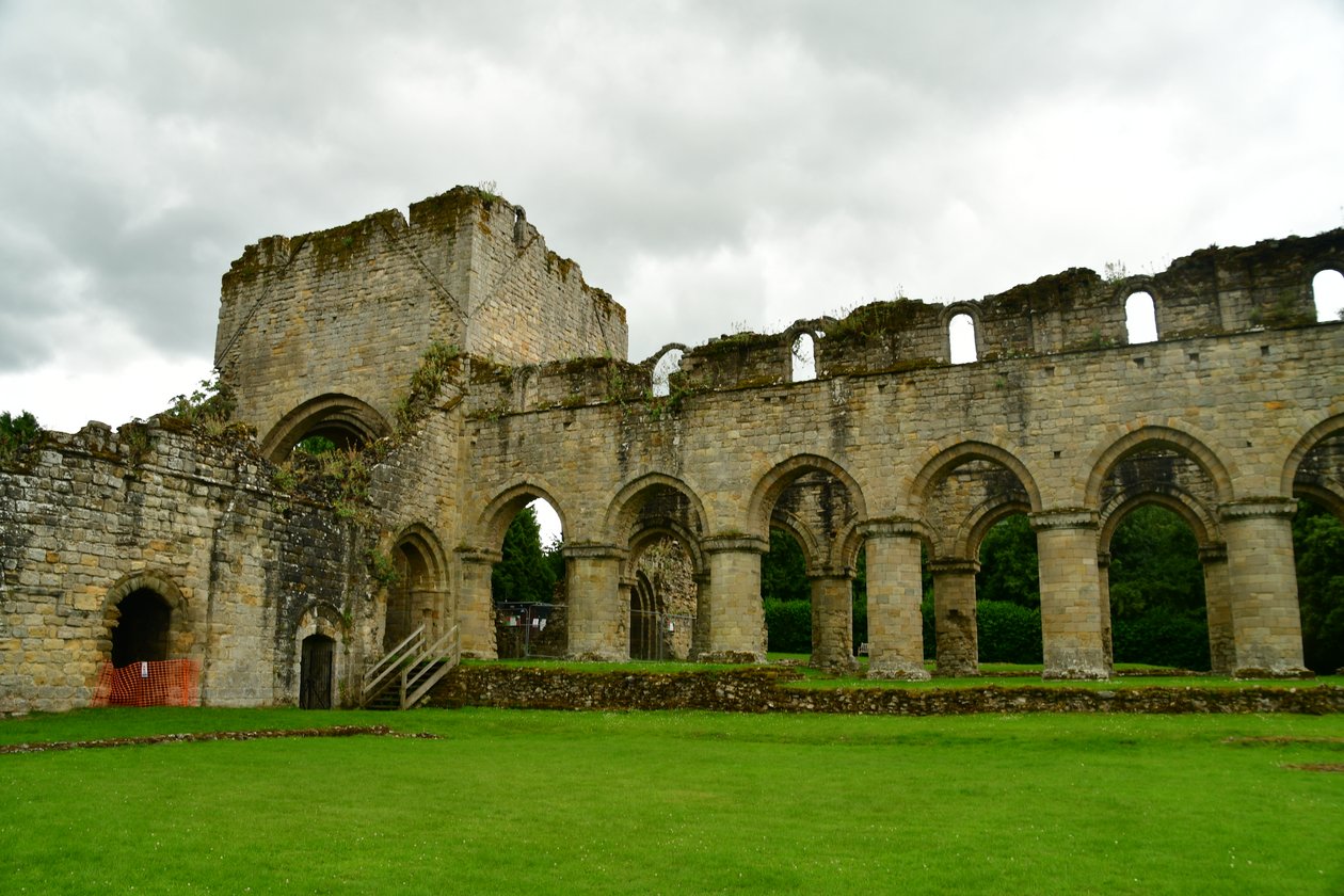Buildwas Abbey, et middelalderligt cistercienserkloster i Shropshire, England. af Albert Mansour
