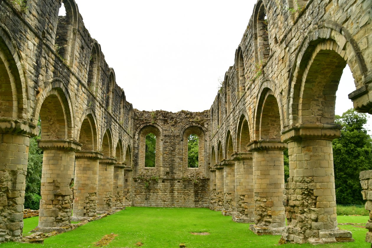 Buildwas Abbey, et middelalderligt cistercienserkloster i Shropshire, England. af Albert Mansour