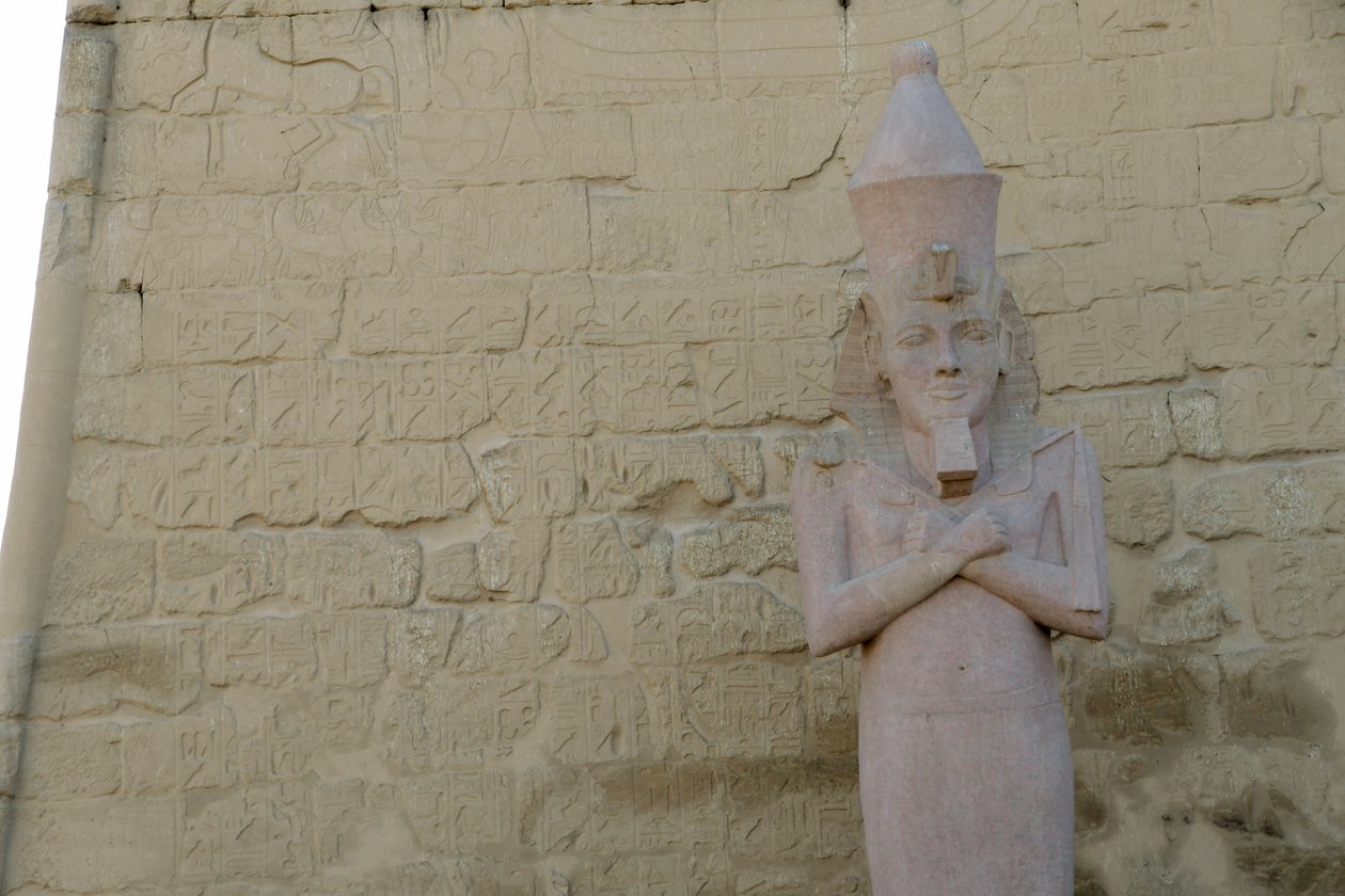 Luxor-templet, oldegyptisk arkitektur i Luxor af Albert Mansour