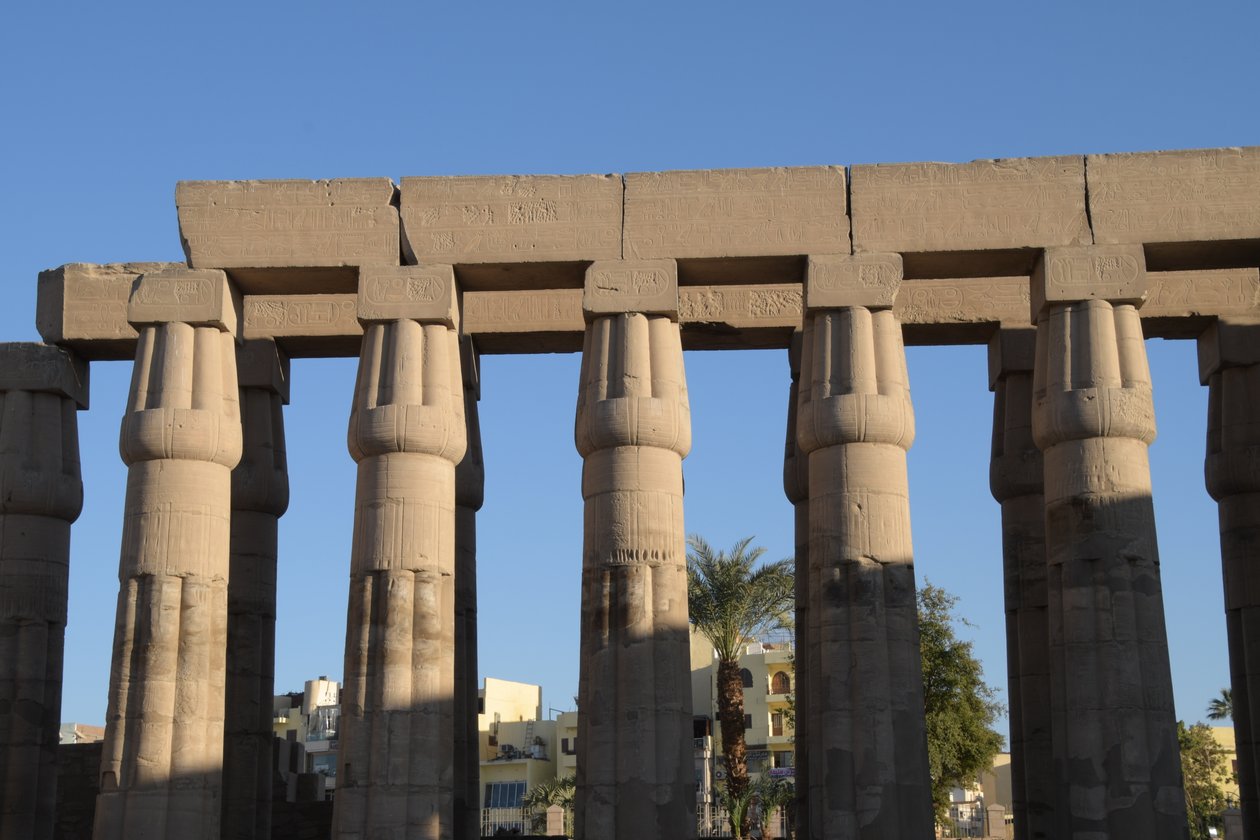 Luxor-templet, oldegyptisk arkitektur i Luxor af Albert Mansour