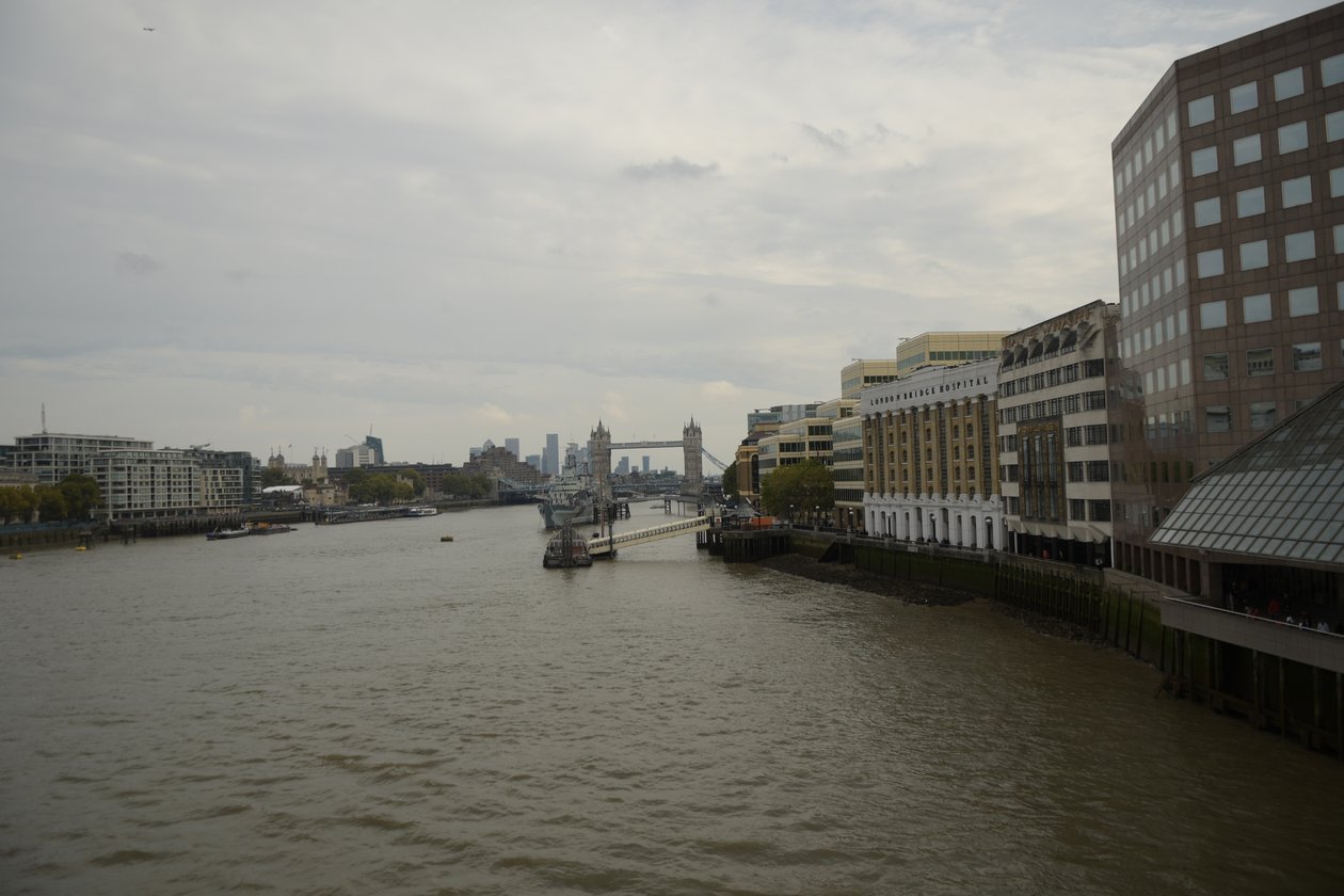London Bridge over Themsen i hjertet af London af Albert Mansour
