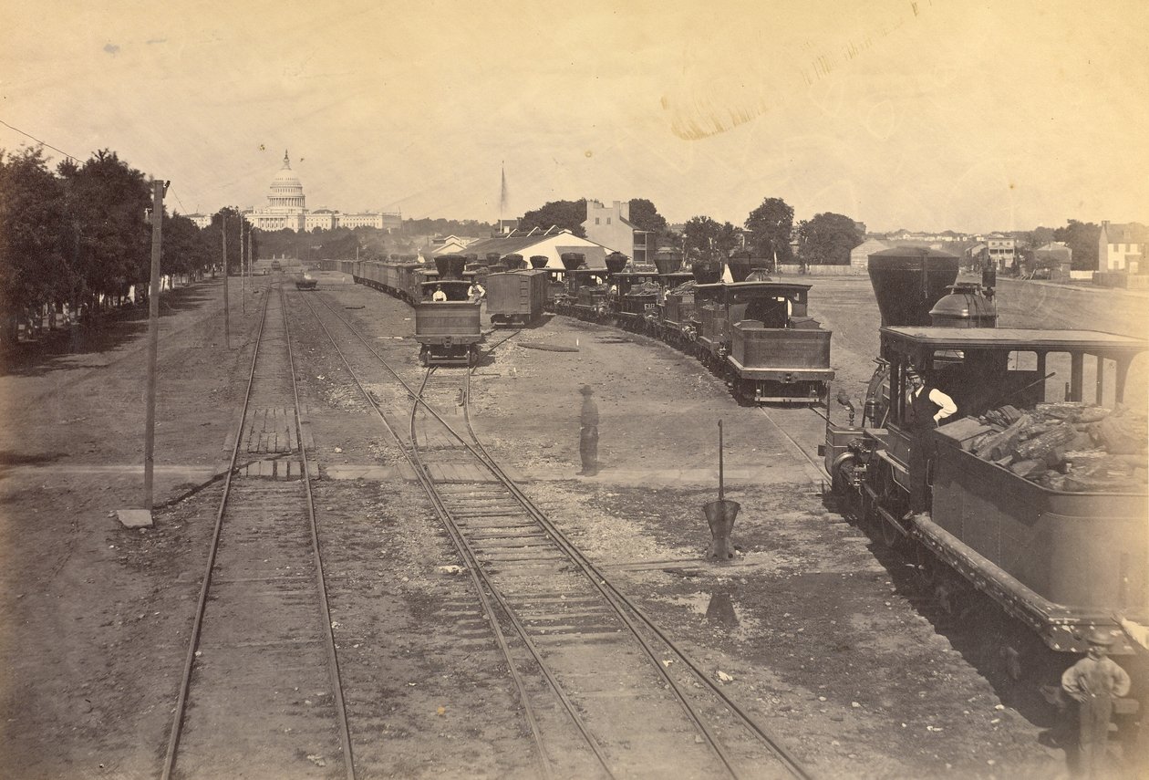Nr. 189. Maryland Avenue Depot, Washington, D.C., med lokomotiver sendt fra Alexandria for en sikkerheds skyld. af A.J. Russell