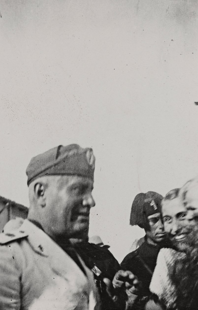 Album "Duce": Benito Mussolini under et officielt besøg på Sicilien (s/h foto) af A. Scarlata