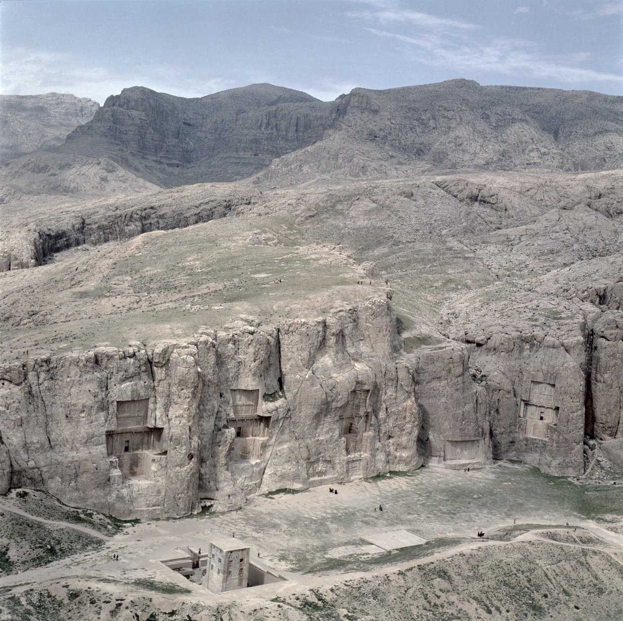 Grave skåret i klipper af Achaemenid