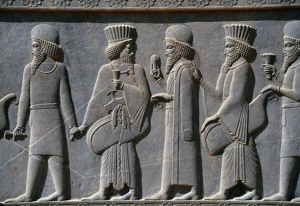 Detalje fra en processionsfrise på østsiden af Apadana-paladset, Persepolis, Iran, ca. 518-465 f.Kr. (grå sten) af Achaemenid