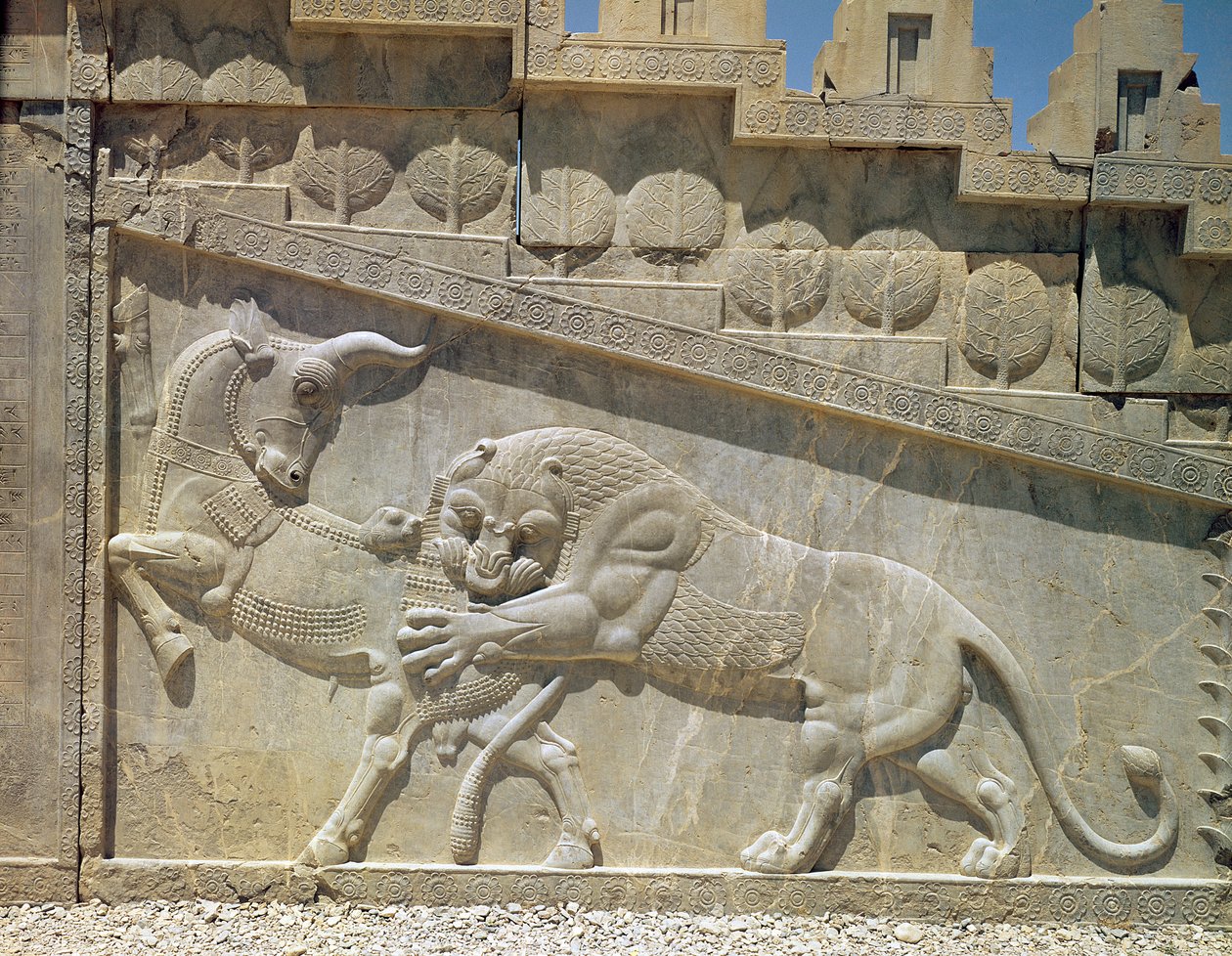 Løve kæmper mod en tyr, relief på den østlige trappe af Apadana, Achaemanian Period, ca. 515 af Achaemenid