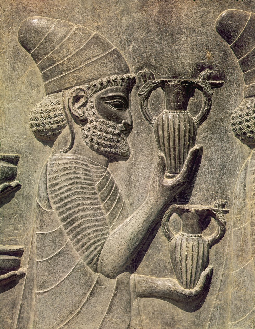 Føniker bærer to vaser som et offer, detalje af relieffrisen på den østlige trappe til Apadana, Achaemenian periode, ca. 515 f.Kr. af Achaemenid