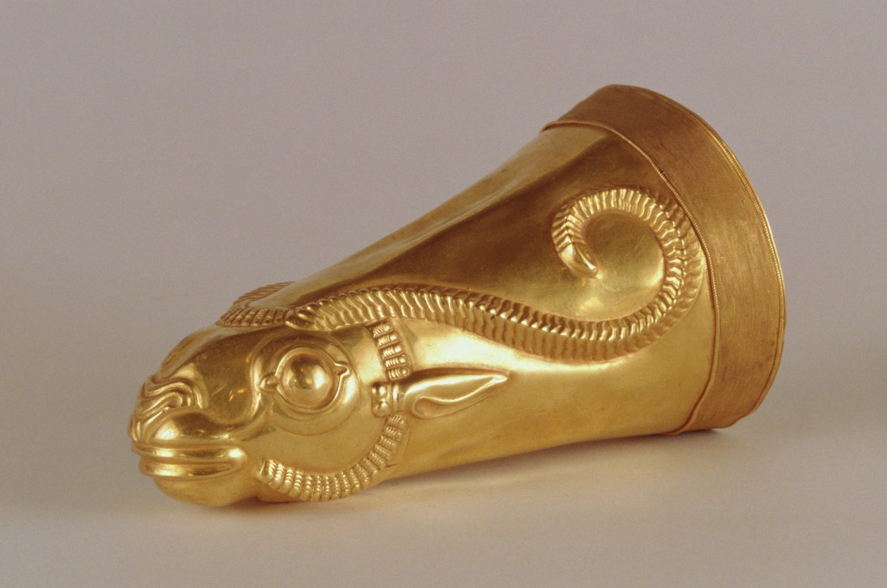 Rhyton formet som et gazellehoved, fra Hamadan, Iran, ca. 5. århundrede f.Kr. (guld) (se også 180380) af Achaemenid