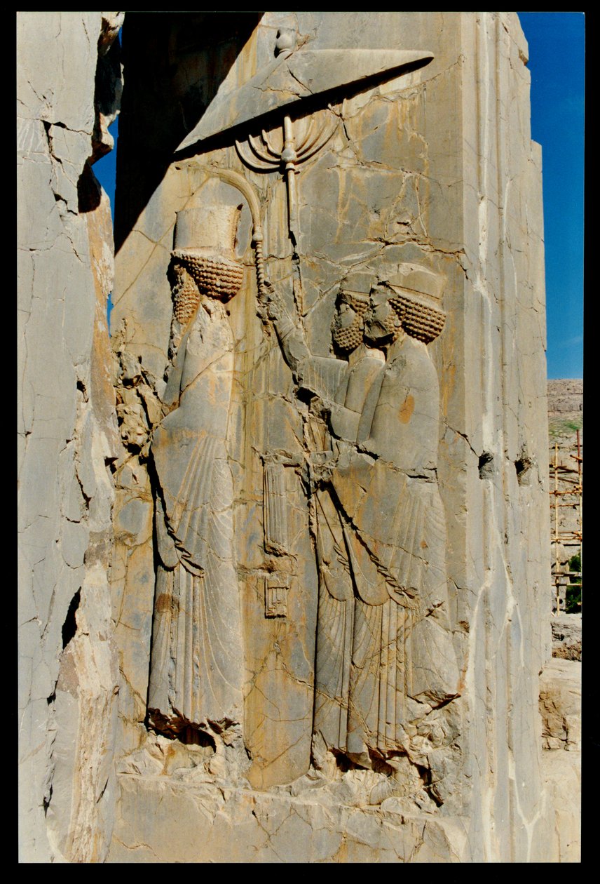 Xerxes (ca. 519-465 f.Kr.) og hans ledsagere på vej ind i eller ud af paladset, relief fra Hadish (Xerxes