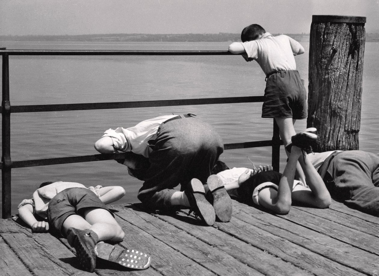 Busy With Fishing, Italien, ca. 1950-60 (gelatine-sølvtryk) af Achille Villani