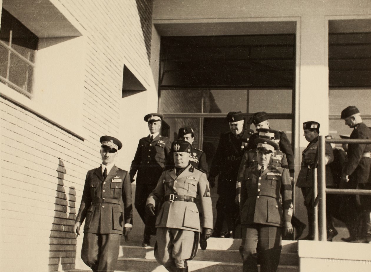 Indvielse af bygningerne i den kongelige lufthavn "Fausto Pesci" i Bologna, bygget af firmaet Mauro Toschi fu Ulisse, i nærværelse af hertugen Benito Mussolini, 24/10/1936 (s/h foto) af Achille Villani