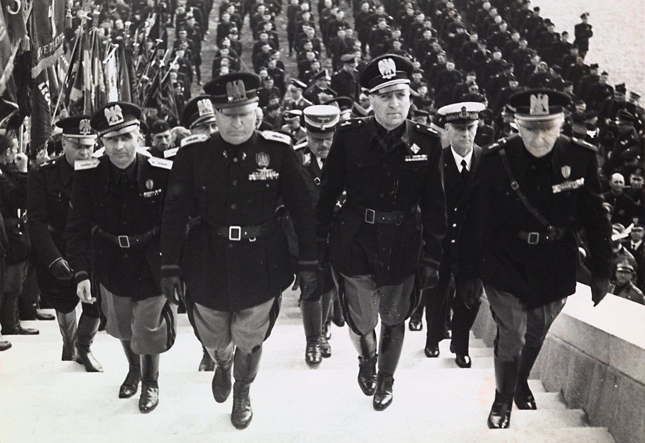 Mussolini ved en militærparade (s/h foto) af Achille Villani