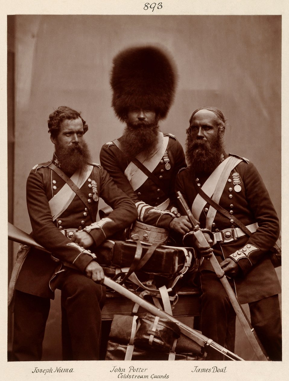 Hughes  Mullins efter Cundall  Howlett - Heroes of the Crimean War - Joseph Numa, John Potter og James Deal fra Coldstream Guards af Adam Cuerden