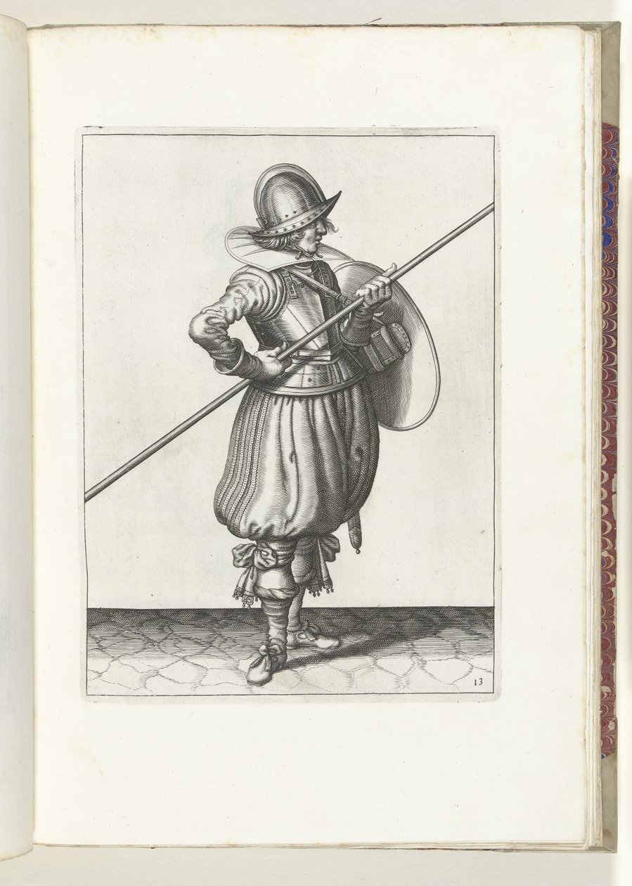 Skjold- og piggeøvelsen: Soldaten flytter piggen til trækposition på to gange, første bevægelse (nr. 13), 1618 Nassausche Wapen-Handelinge, van Schilt, Spies, Rappier and the Targe: beyde figuerlick afbildet, ende indrammet efter den nye af Adam van Breen