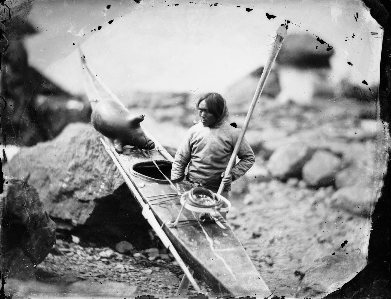 Inuit-mand med kajak af Admiral Edward Augustus Inglefield