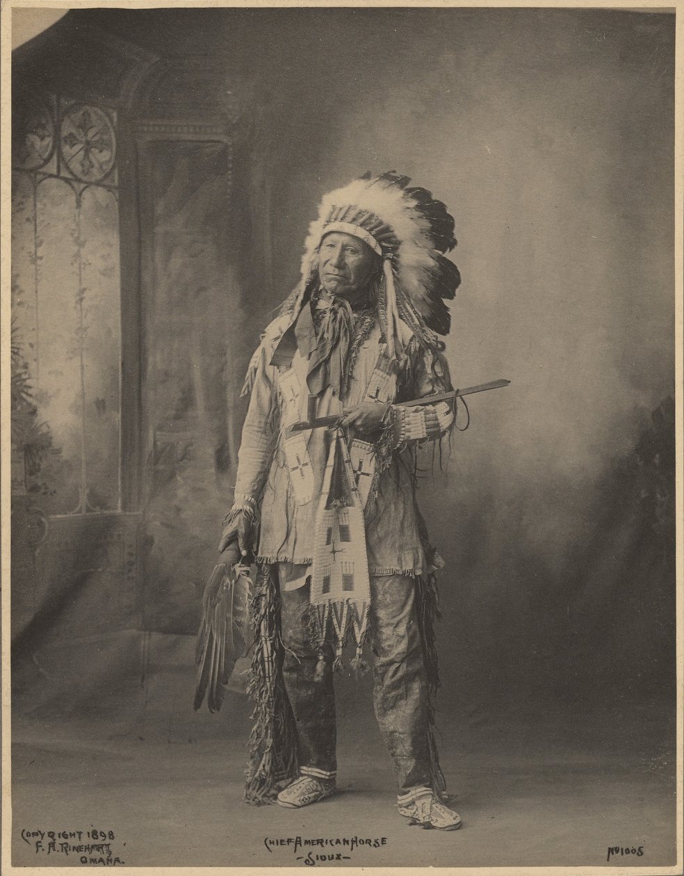[Høvding American Horse, fra Oceti Sakowin Oyate].
 af Adolph F. Muhr