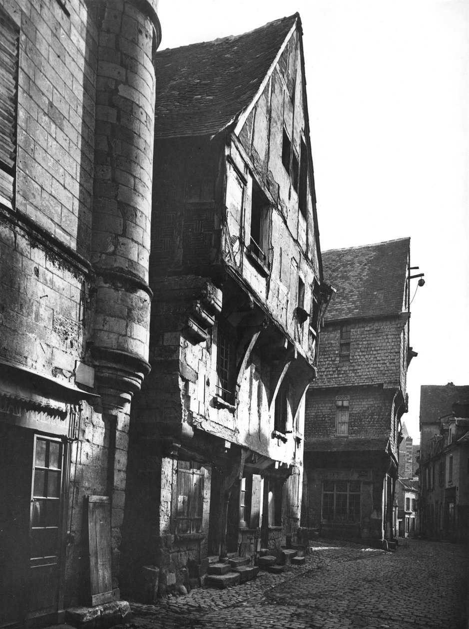 Gamle huse ved Grand Carroi, det gamle centrum af byen, 15.-16. århundrede af Adolphe Giraudon