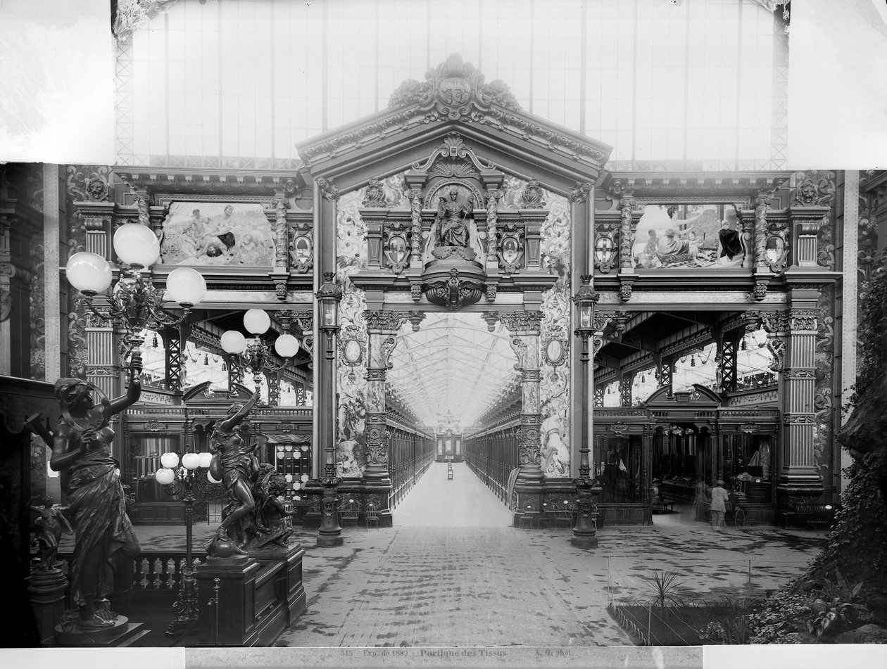 Stofportik på verdensudstillingen i 1889 i Paris af Adolphe Giraudon