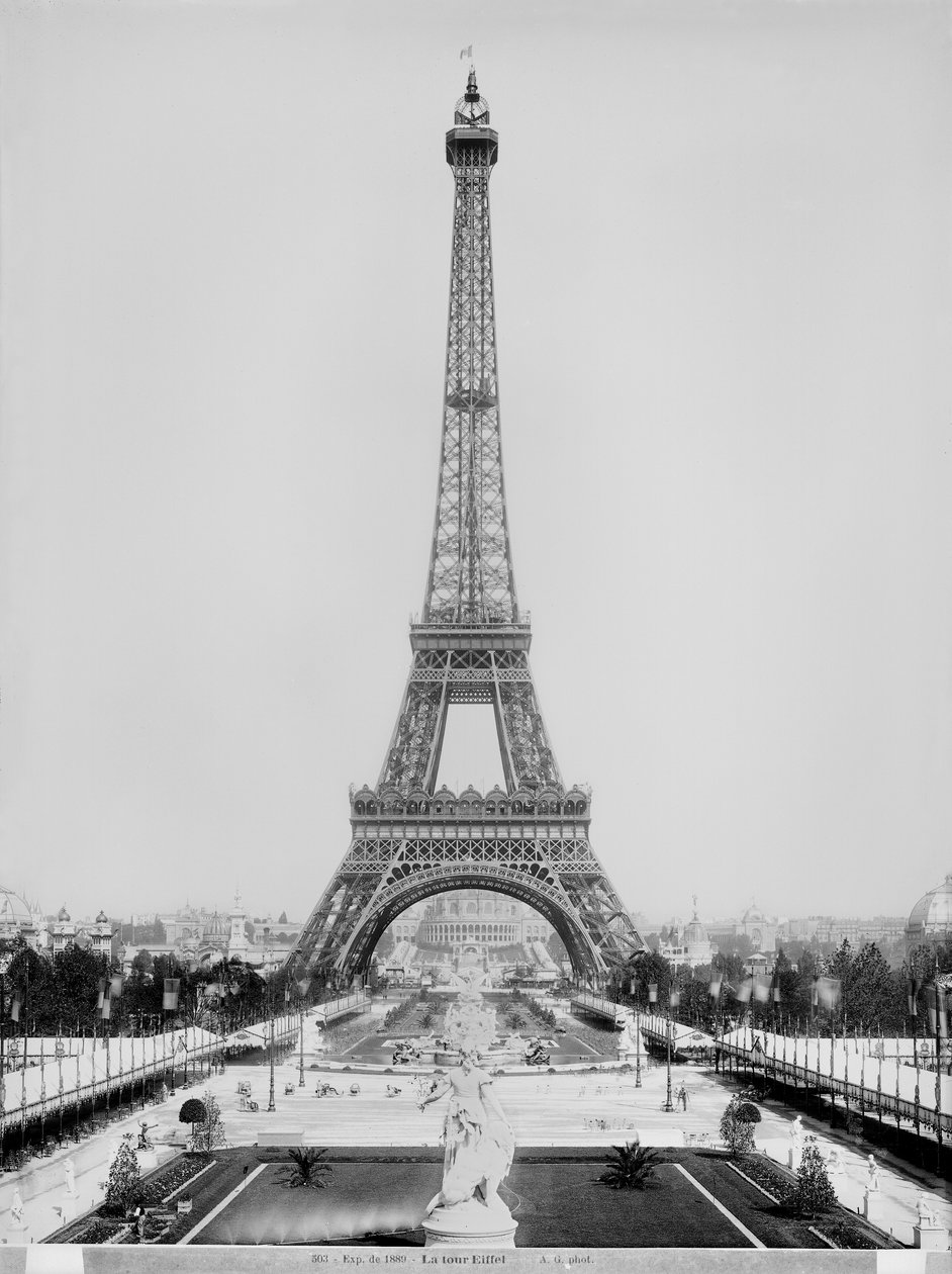 Eiffeltårnet (1887-89) fotograferet under verdensudstillingen i 1889 i Paris, arkitekt Gustave Eiffel (1832-1923) af Adolphe Giraudon
