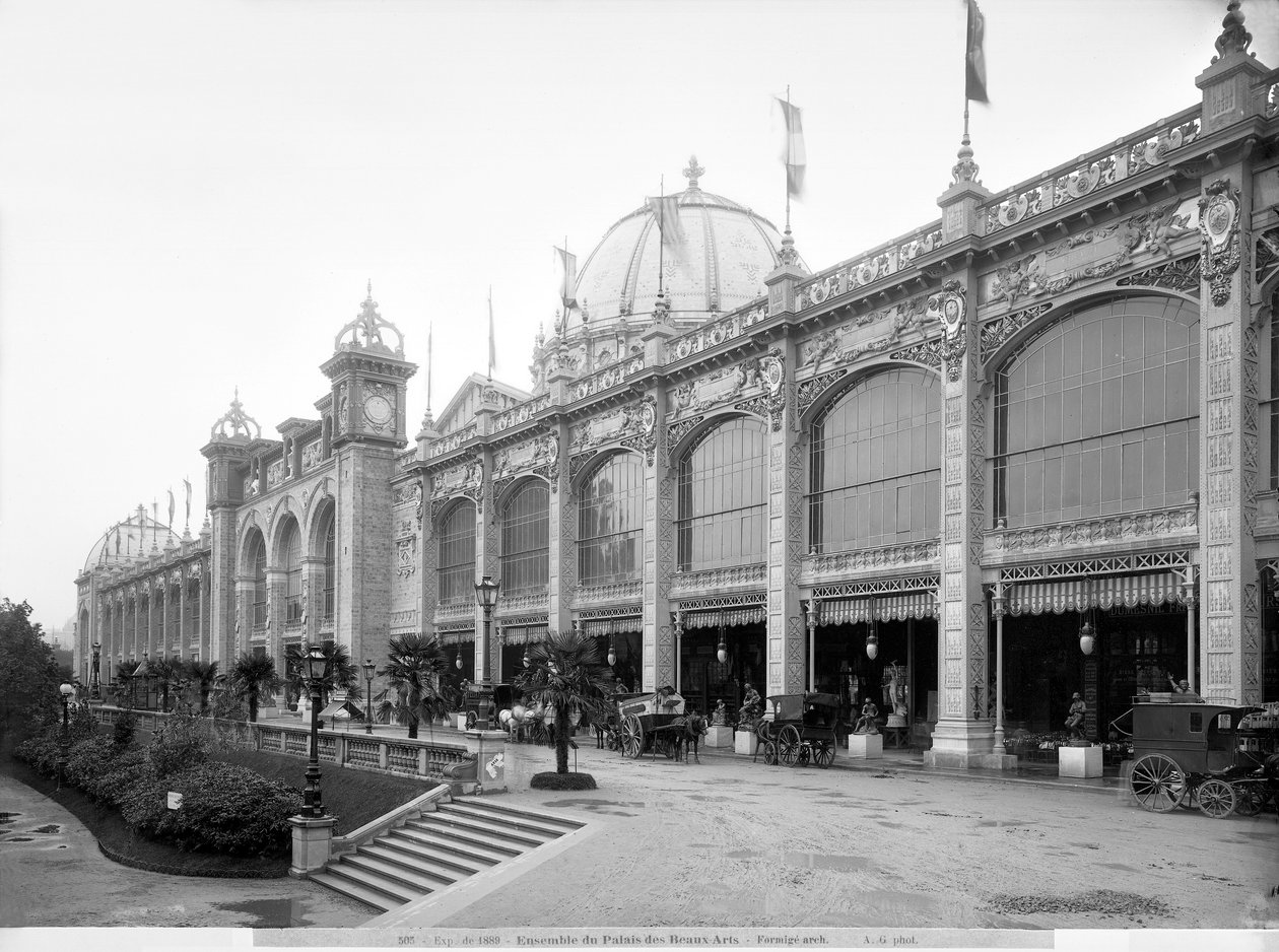 Udsigt over Palais des Beaux-arts, Verdensudstilling, Paris, 1889 af Adolphe Giraudon