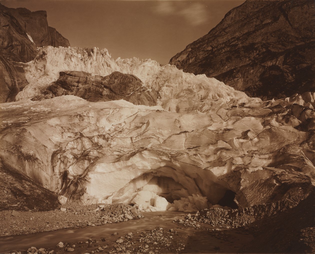 Schweiz. Grindelwald, Upper Glacier, kilden til Lutschine af Adolphe Braun