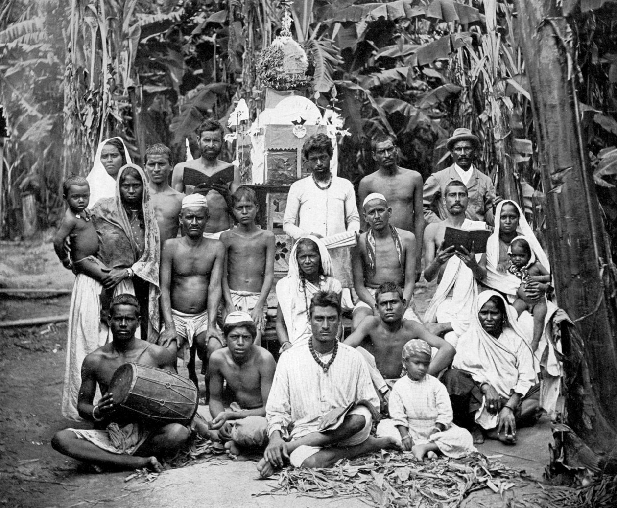 Coolies til gudstjeneste, Jamaica, c1905. af Adolphe Duperly and Son