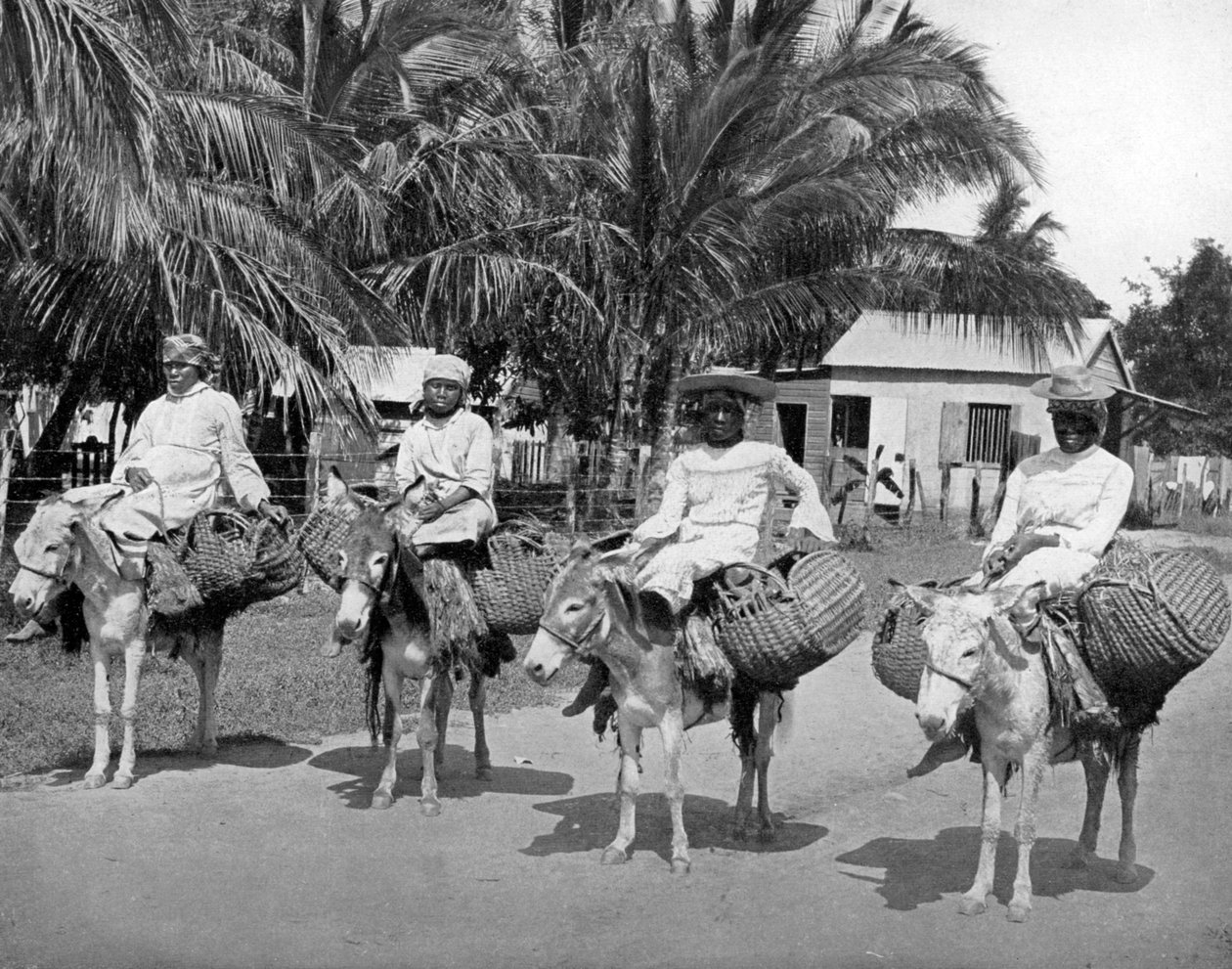 På vej hjem fra marked, Jamaica, c1905. af Adolphe Duperly and Son