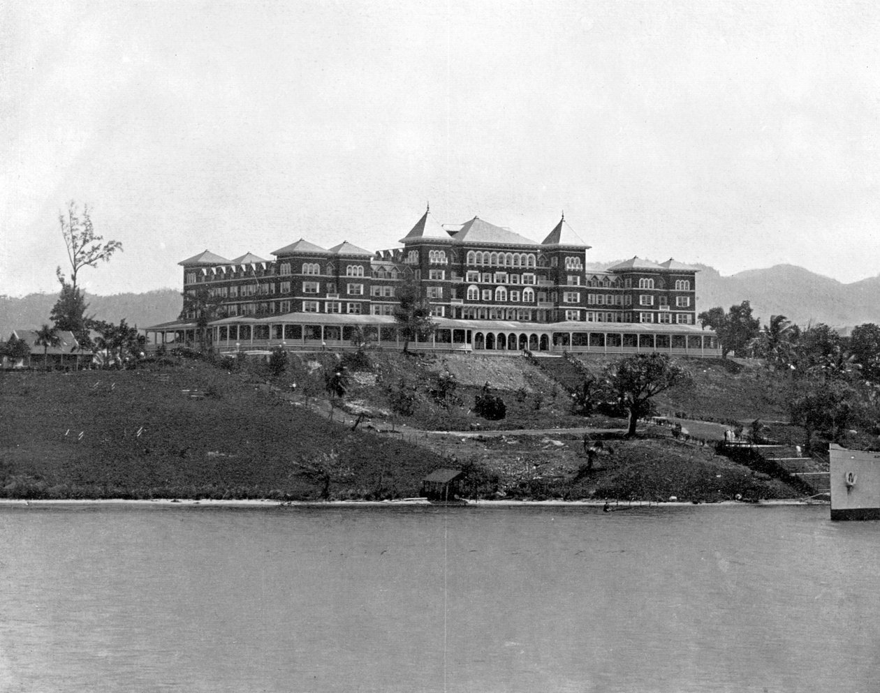Titchfield Hotel, Port Antonio, Jamaica, c1905. af Adolphe Duperly and Son