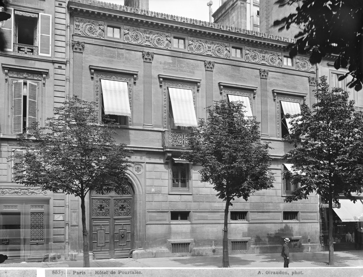 Hotel de Pourtales, facade, slutningen af det 19. århundrede-begyndelsen af det 20. århundrede af Adolphe Giraudon