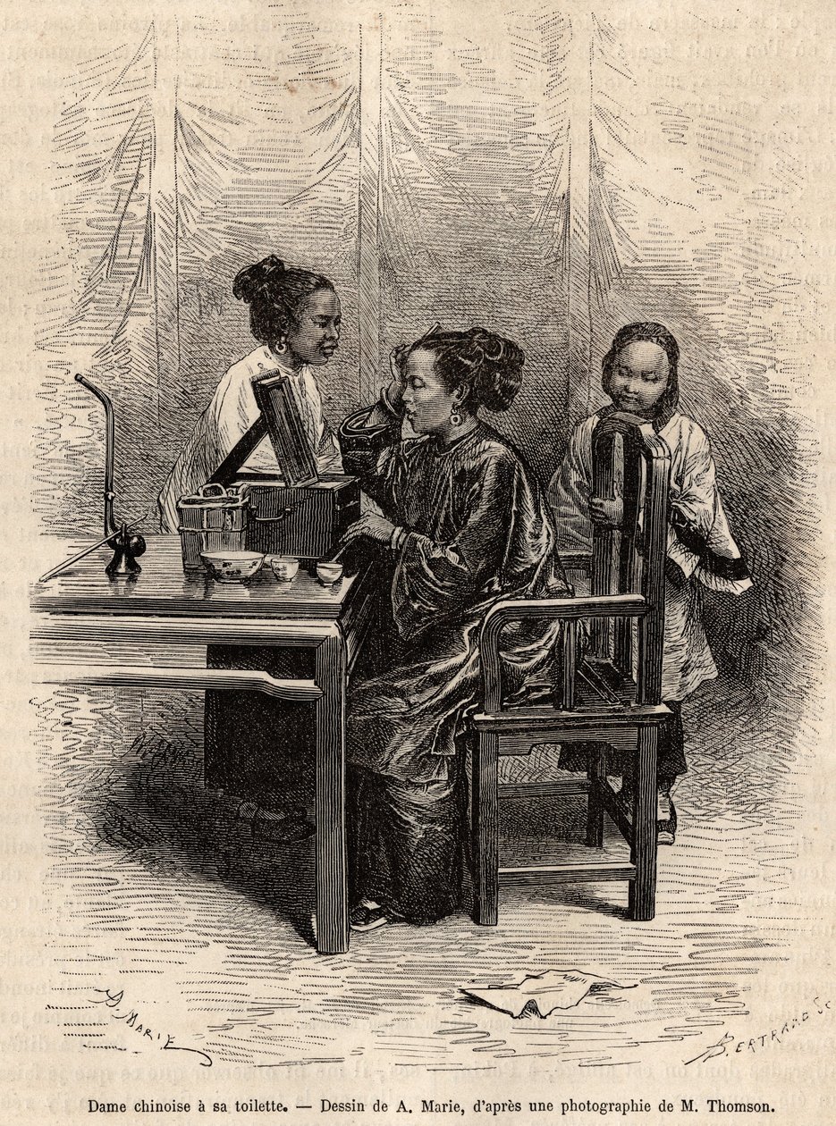Kinesisk dame har sit toilet. Gravering efter A.Maries tegning, til illustration af rejsen til Pekin og Nordkina, af T.Choutze, i 1873, udgivet i “” Le tour du monde””” 1876, redigeret af Edouard Charton, udgave Hachette, Paris. Selva samling. af Adrien Emmanuel Marie