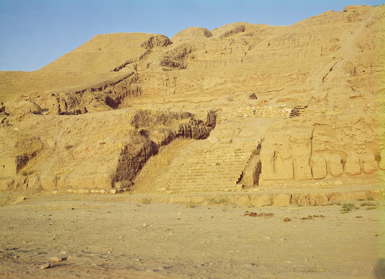 Udsigt over trapperne, terrasserne og det zoroastriske tempel af Afghan School