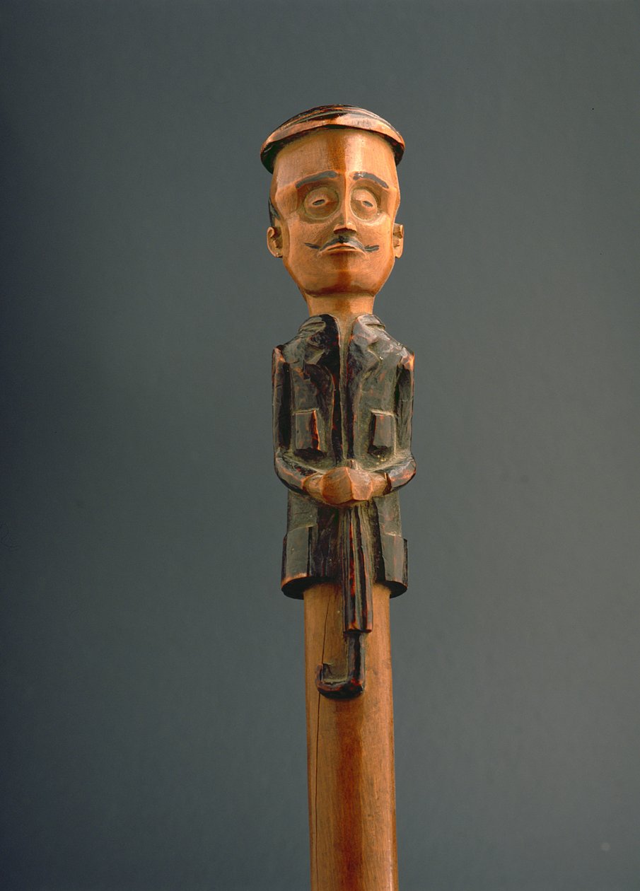 Pind med en figur af en europæisk mand med kasket og paraply, Ovimbundu, Angola, slutningen af det 19. århundrede (træ) af African