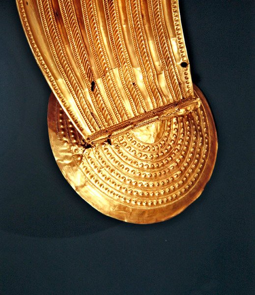 Collar, Ardcrony, County Tipperary, sen bronzealder, 800-700 f.Kr. (guld) (detaljer) (se også 390400) af Age Bronze