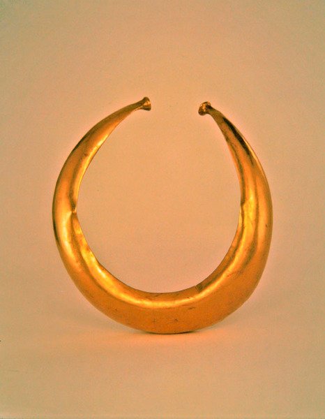 Collar, Mooghaun North, County Clare, sen bronzealder, 800-700 f.Kr. (guld) af Age Bronze