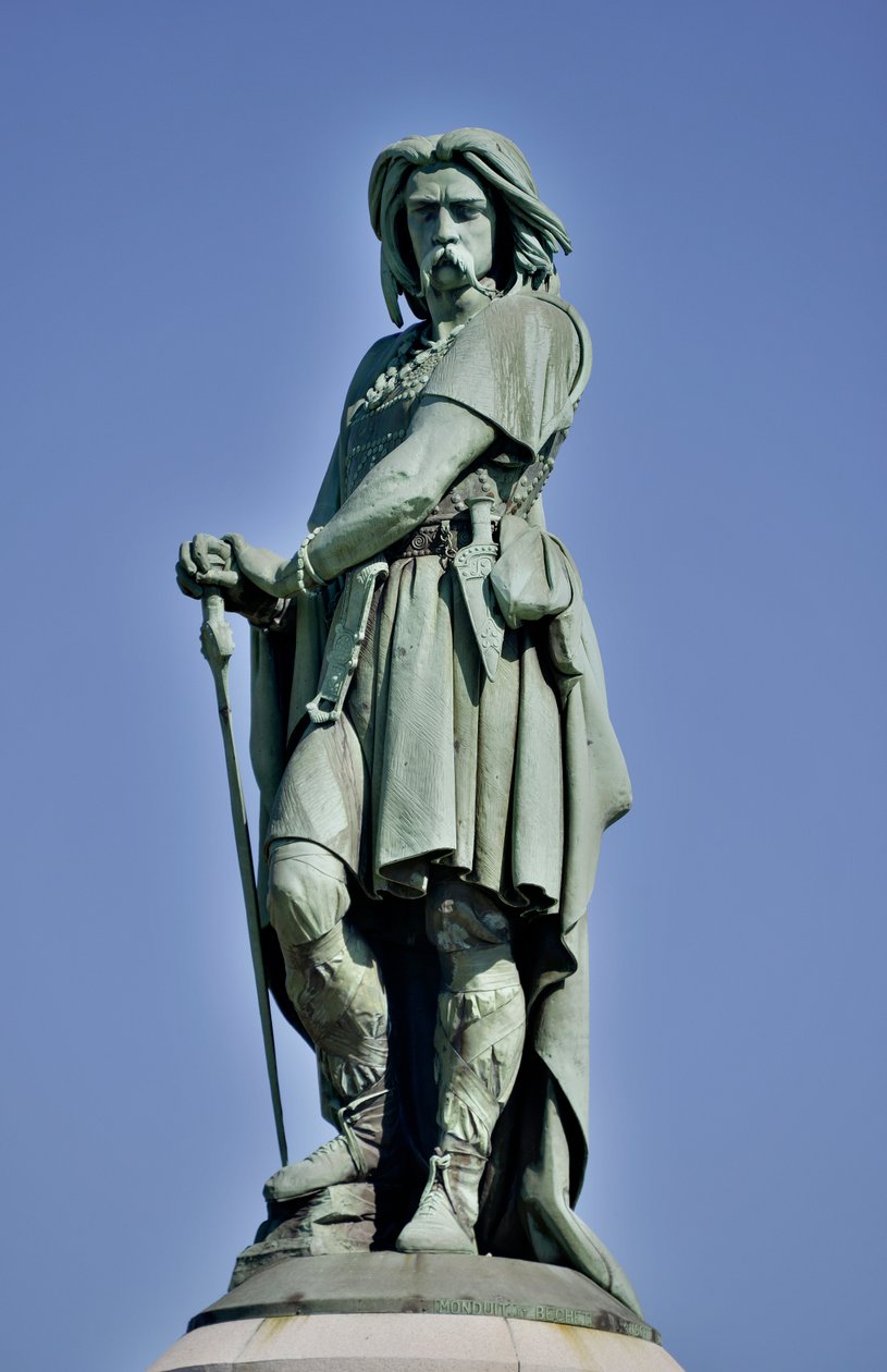 Kolossal statue af Vercingetorix (72-46 f.Kr.), gallisk leder - Skulptur af Millet Aime (1819-1891) 6,60 m høj erige i 1865 på den vestlige del af Mont Auxois (base 7 m høj af Viollet Le Duc) Alise Sainte Reine 1865 af Aime Millet