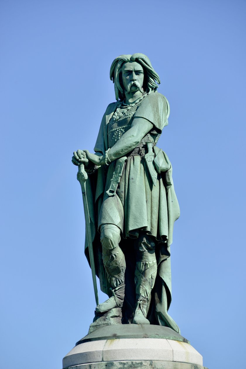 Kolossal statue af Vercingetorix (72-46 f.Kr.), gallisk leder - Skulptur af Millet Aime (1819-1891) 6,60 m høj erige i 1865 på den vestlige del af Mont Auxois (base 7 m høj af Viollet Le Duc) Alise Sainte Reine 1865 af Aime Millet