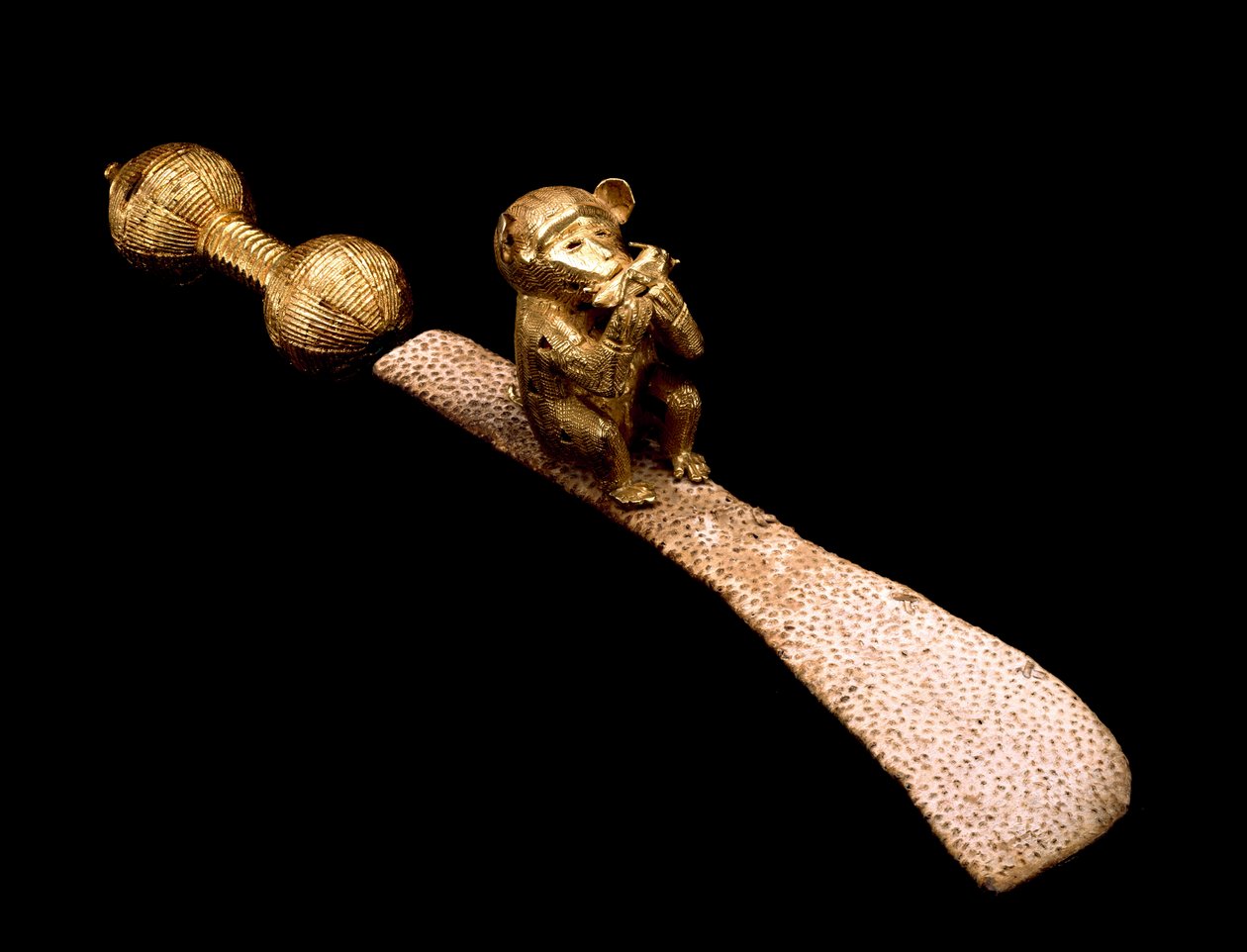 Sværd med skede og Sword Ornament, Ghana, 1930-40 (bladguld, træ, jern, stråleskind og guld) af Akan School