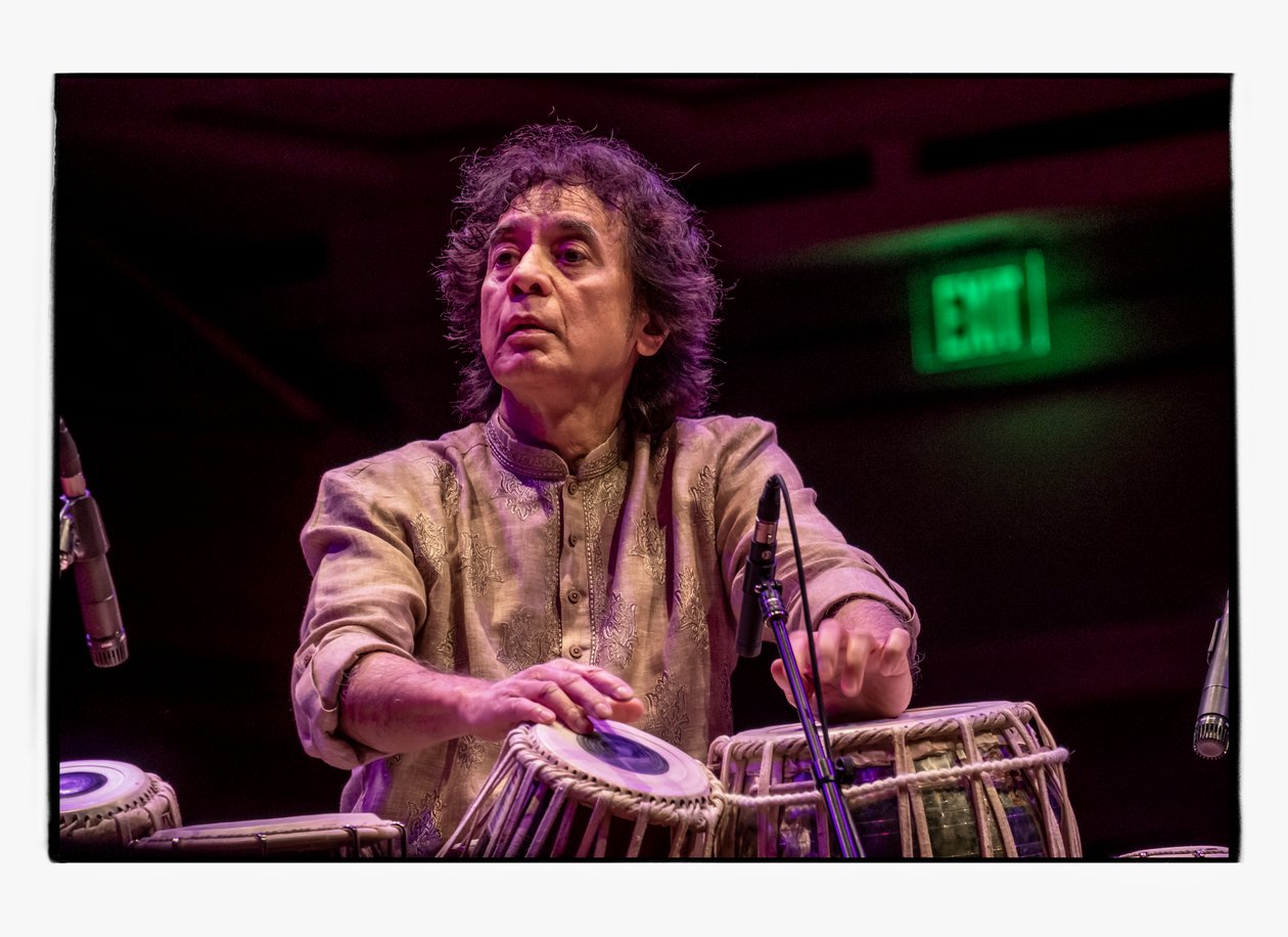 Zakir Hussain i Schermerhorn Symphony Center, Nashville, 2018 (foto) af Alan Messer