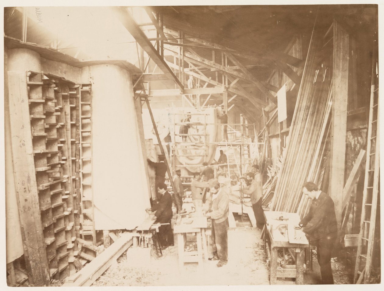 Mænd på arbejde under opførelsen af Frihedsgudinden, Paris, 1883 af Albert Fernique