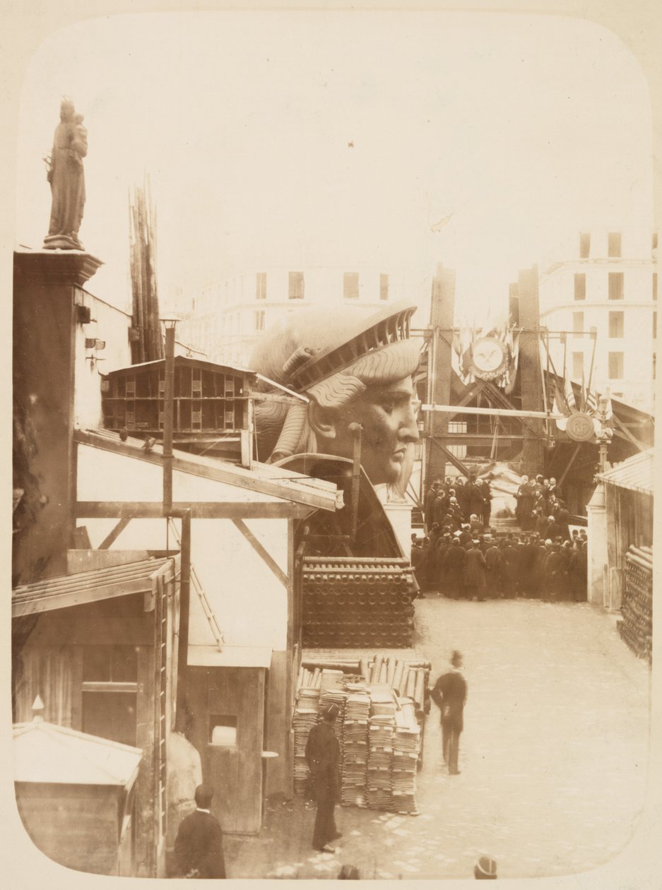 Udsigt over det ydre område af Monduit og Bechet værkstedet, der viser lederen af Frihedsgudinden, Paris, 1883 af Albert Fernique