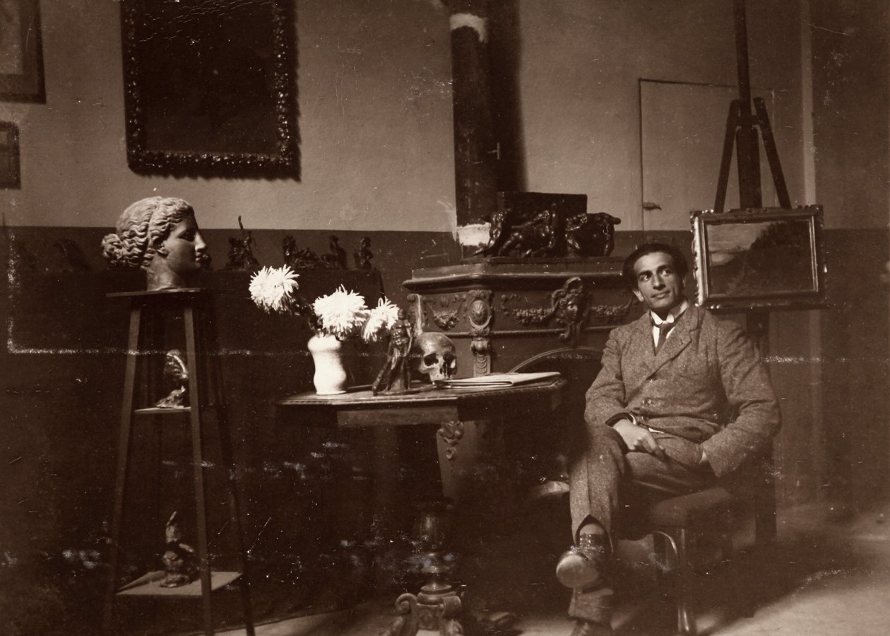 Billedhuggeren Mario Pelagatti i sit atelier, Firenze, 20/11/1920 (s/h-foto) af Alberto Fierli