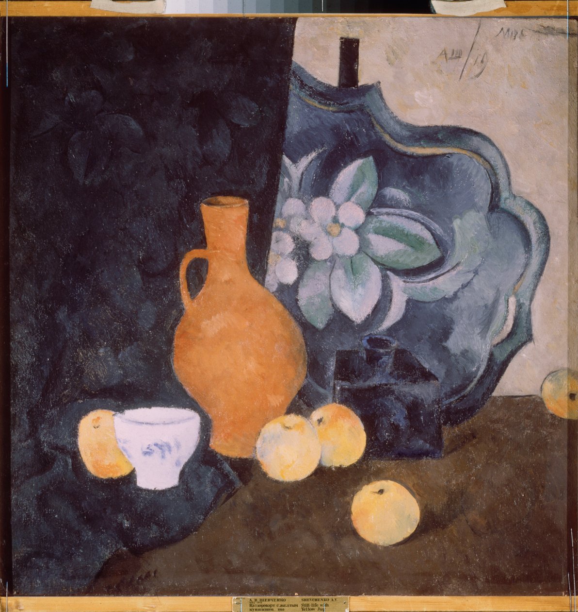 Stilleben med en gul kande og en hvid skål - Værk af Alexander Vasilyevich Shevchenko (Alexandre Chevtchenko) (1883-1948), olie på pap - russisk kunst af Aleksandr Vasilievich Shevchenko