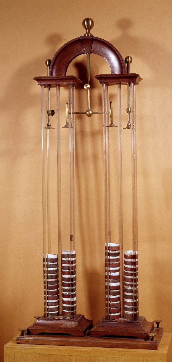 Pile de Alessandro (Alexandre) Volta (1745-1827), italiensk fysiker, opfinder af det elektriske batteri. Paris fra det 19. århundrede, Conservatoire national des arts et metiers af Alessandro Volta