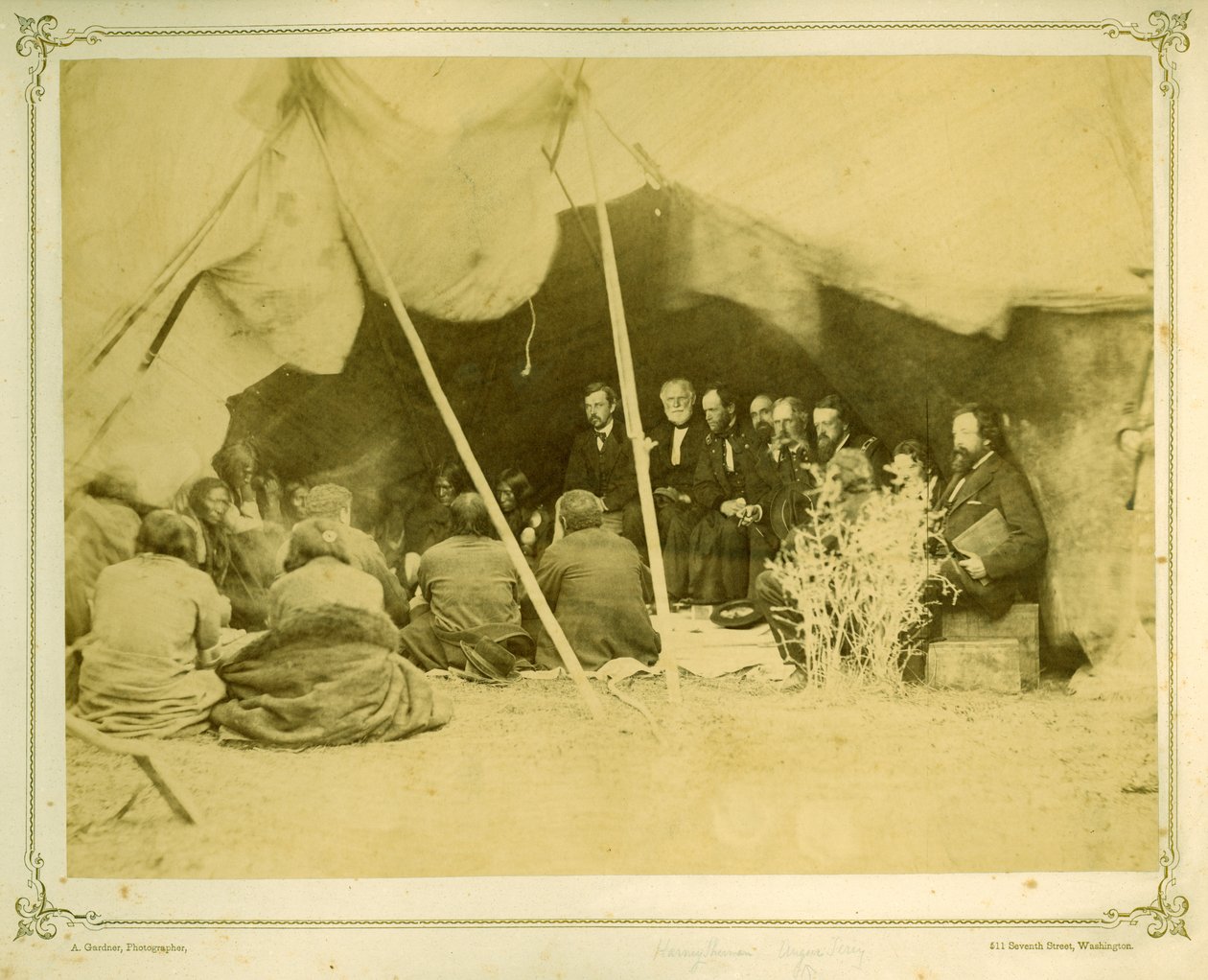 Commissioners in Council with the Arapahoes and Cheyennes, 1868 (albumin print) af Alexander Gardner